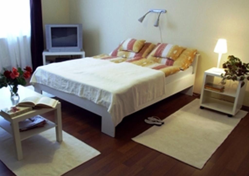 Ilona Apartmanhaz 科马罗姆 外观 照片