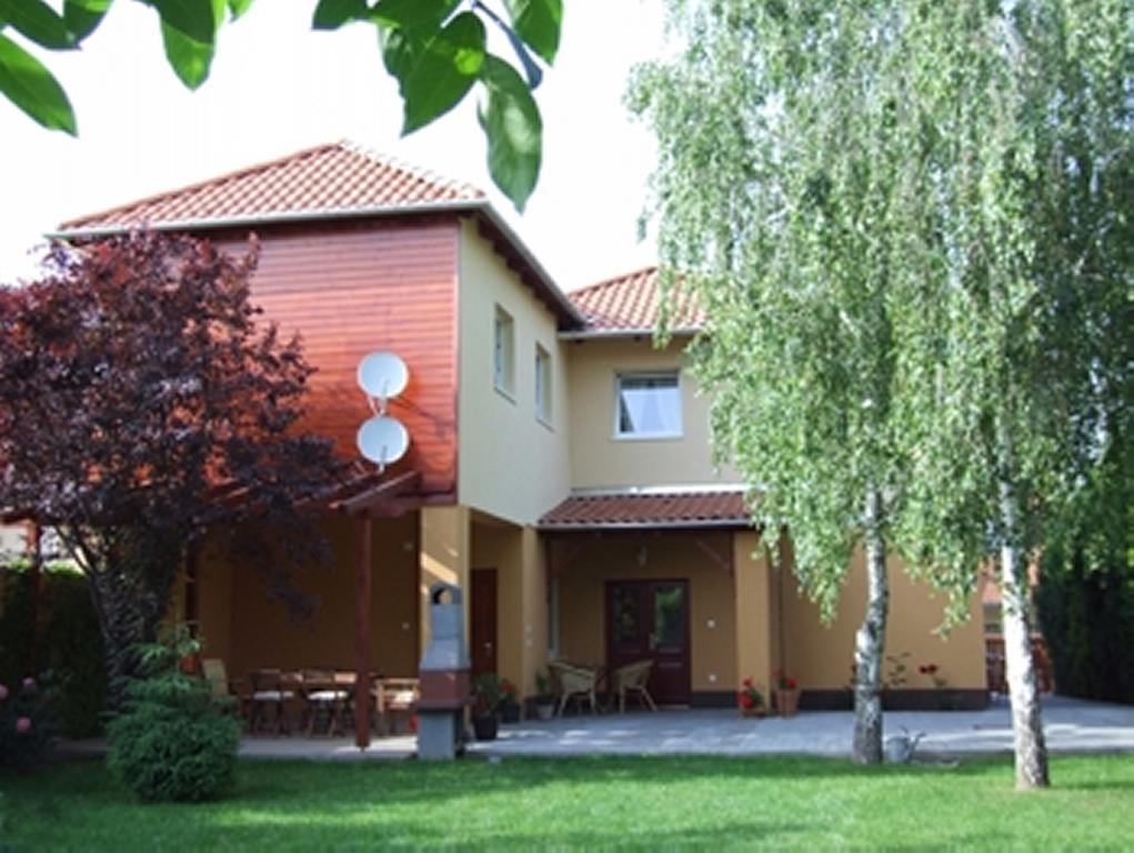 Ilona Apartmanhaz 科马罗姆 外观 照片