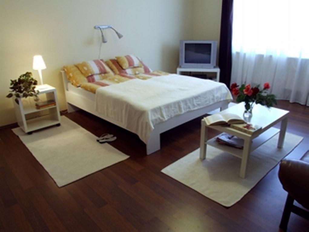 Ilona Apartmanhaz 科马罗姆 客房 照片